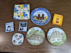 lot 162 image: Collection of Vintage Ceramic Plates Mikasa, Karl Bedal, Novelty Plates, Souvenirs from Norway, Germany, and More