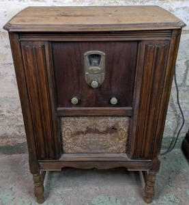 lot 167 image: Vintage Majestic Console Radio by Grigsby Grunow Co.