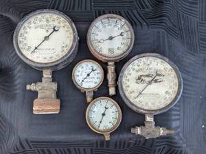 lot 369 image: (5) Assorted Vintage Gauges