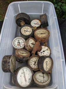 lot 374 image: Small Bin of (14) Assorted Vintage Gauges