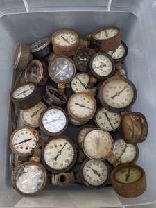 lot 379 image: Collection of Vintage Gauges
