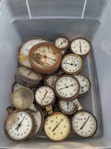 lot 373 image: Bin of (17) Assorted Vintage Gauges