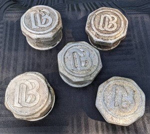 lot 94 image: Antique Set of (5) 1920s Dodge Brothers Grease Caps 3 of 3