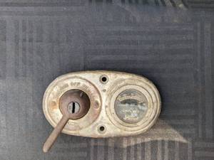 lot 365 image: Vintage Antique 1920s Ford Model T Amp Gauge & Ignition Switch