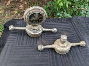 lot 84 image: Antique Early Automobile Boyce Motor Meter Radiator Cap Hood Emblem & Radiator Cap Emblem
