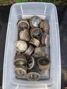 lot 377 image: Collection of Vintage Gauges