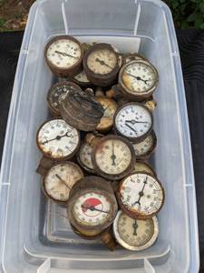 lot 375 image: Collection of Vintage Gauges