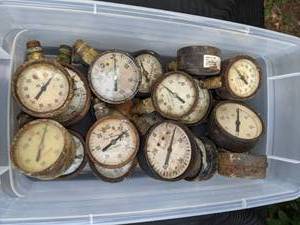 lot 376 image: Collection of Vintage Gauges