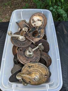 lot 367 image: Bin of Assorted Vintage Automotive Switches