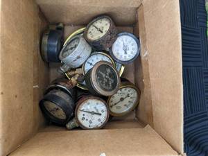 lot 370 image: Box of (11) Assorted Vintage Gauges