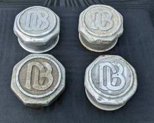 lot 98 image: Antique Set of (4) 1920s Dodge Brothers Grease Caps&nbsp4 of 6