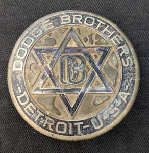 lot 91 image: Antique 1917-1925 Dodge Brothers Detroit USA Enamel Radiator Emblem Car Badge 6 of 6