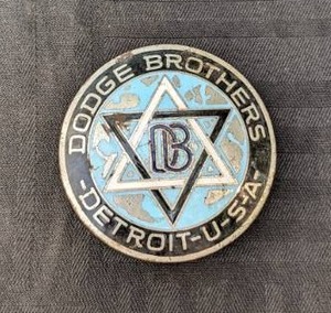 lot 86 image: Antique 1917-1925 Dodge Brothers Detroit USA Enamel Radiator Emblem Car Badge 1 of 6