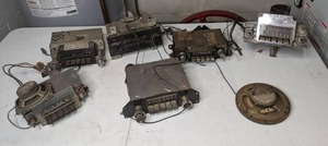 lot 402 image: Vintage Car Radios