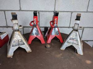 lot 139 image: Two Pairs of Jack Stands (2) Sears 3-Ton Jack Stands, (2) Big Red 3-Ton Jack Stands