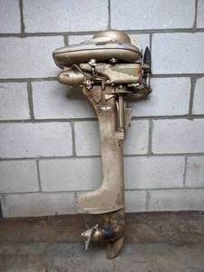 lot 127 image: Western Auto Supply Motor Model WD-3S Boat Motor