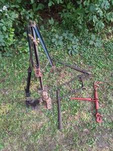 lot 421 image: Vintage Cast Iron Car Jacks, Ratchet Load Binder, Tripod Screw Bumper Car Jack and More