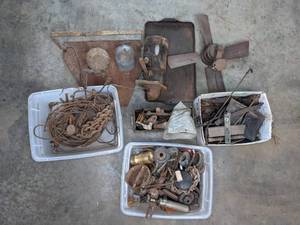 lot 411 image: Various Miscellaneous Dodge Vehicle Parts