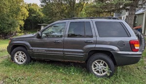 lot 3 image: 2004 Jeep Grand Cherokee Special Edition SUV V8 4-Door 4WD Leather