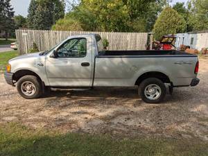 lot 2 image: 2004 Silver Ford F150 Heritage 4X4 Automatic Pickup Truck 4.2L V6