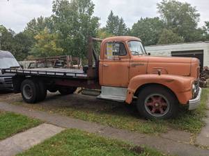 lot 1 image: 1954 International Harvester R185 Orange Flatbed Truck with Collector Plates