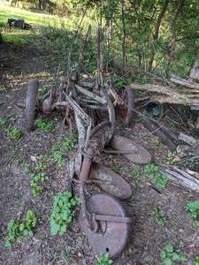 lot 68 image: Vintage Moline Pull Behind Tractor Plow