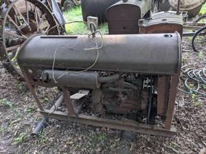 lot 17 image: Vintage Tractor Engine with Zenith Carburetor