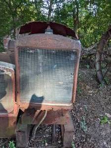 lot 22 image: Vintage Waukesha Motor Co. Tractor Engine