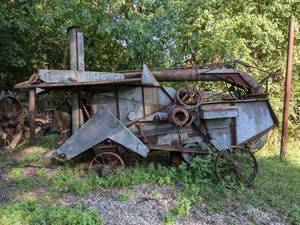 lot 9 image: Vintage McCormick Deering Husker-Shredder