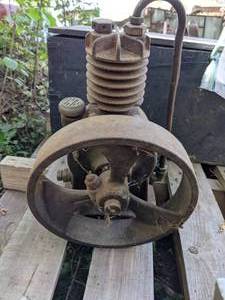 lot 41 image: Vintage Model S1 Champion Pneumatic Compressor by Mohy Co. PMC, Chicago