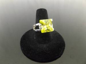 .925 Sterling Silver Square Cut Peridot Crystal Ring Size 8.5