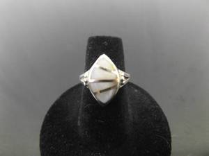 .925 Sterling Silver Mother of Pearl Ring Size 5.75