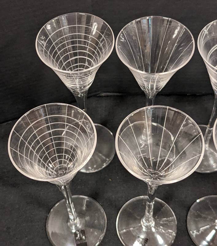 lot 391A image: Twelve Roscher and Co. Etched Cordial Glasses