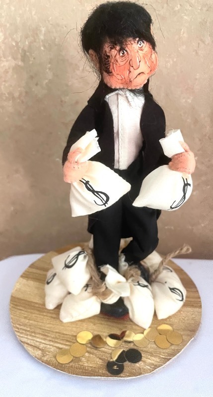 lot 435 image: Variety of Annalee Bendable Dolls