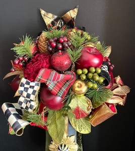 lot 31 image: MacKenzie Childs Holiday Floral Wall Sconce