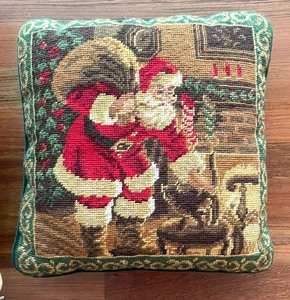 lot 46 image: Variety of Holiday Accent Pillows