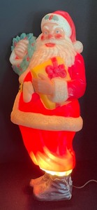 lot 41 image: Sensational Vintage Plastic Santa Wall Decor