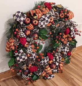lot 1 image: Gorgeous MacKenzie Childs Farmhouse Wreath
