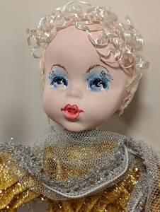 lot 23 image: Vintage Angel Figurine