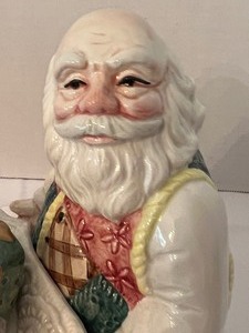 lot 54 image: Fitz and Floyd 1993 Quilt Santa Biscuit Jar