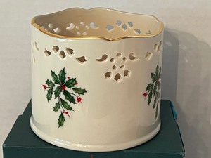 lot 68 image: Three Lenox Holiday Pieces