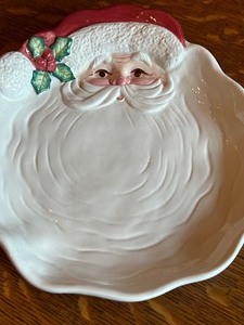 lot 66 image: Fitz and Floyd 1989 Santa Face Plate