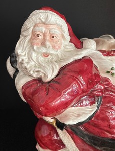 lot 105 image: Large Fitz and Floyd Father Christmas Santa Vase