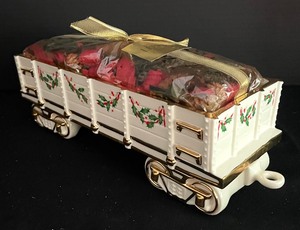 lot 109 image: Lenox Holiday Junction Collection Wagon with Potpourri