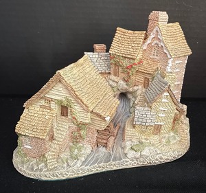 lot 119 image: Variety of Villages by David Winter