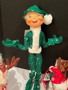 lot 135 image: Whimsical and Fun Annalee Figurines