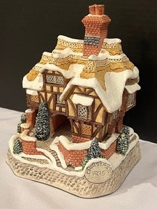 lot 95 image: David Winters Cottages- Miss Belles Cottage
