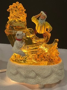 lot 92 image: FIGI Santas Crystal Valley Santas Dilemma