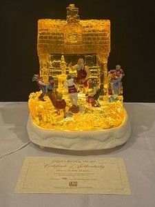 lot 91 image: FIGI Santas Crystal Valley Magic in the Making Figurine w Box