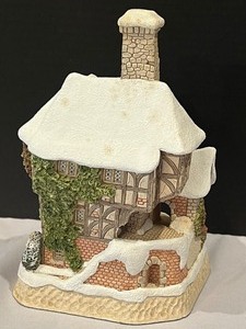lot 86 image: David Winter Cottages Tiny Tim